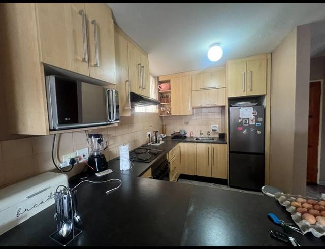 2 BEDROOM APARTMENT FOR SALE IN SILVERTON